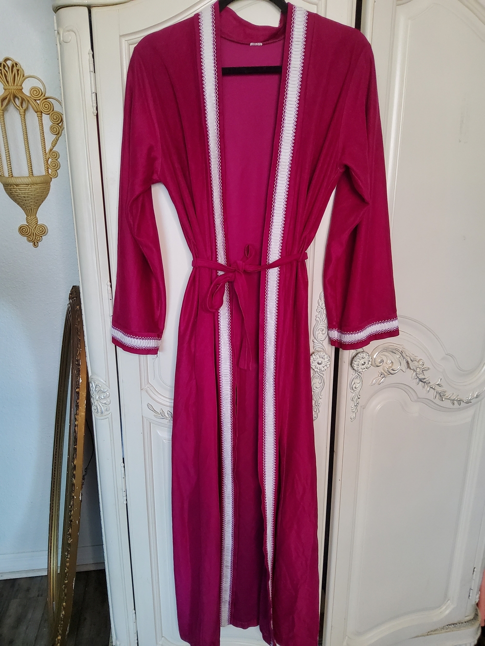 Retro 1970s Retro Fleece Magenta Long Robe with Contrast Trim